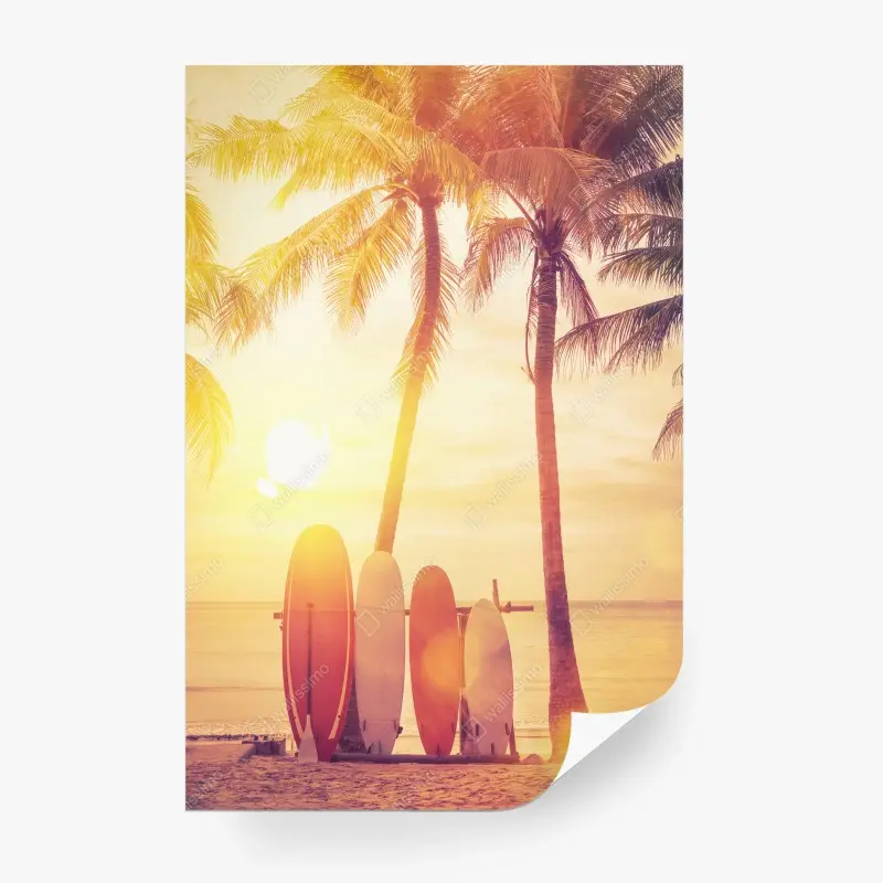 Carta da parati tramonto tropicale con tavole da surf