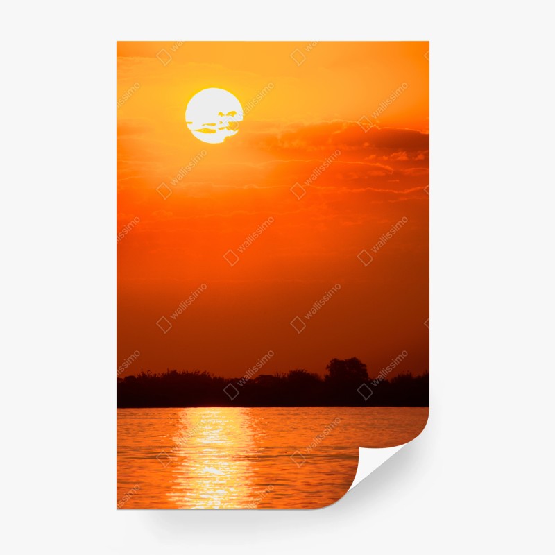 Carta da parati tramonto infuocato sul lago