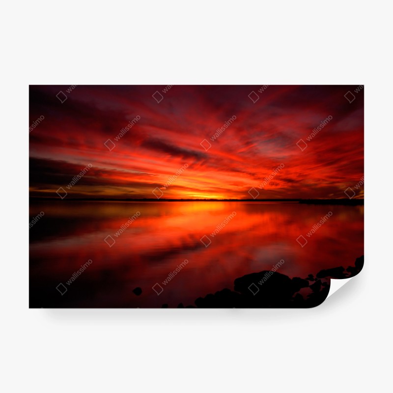 Carta da parati tramonto infuocato sul lago