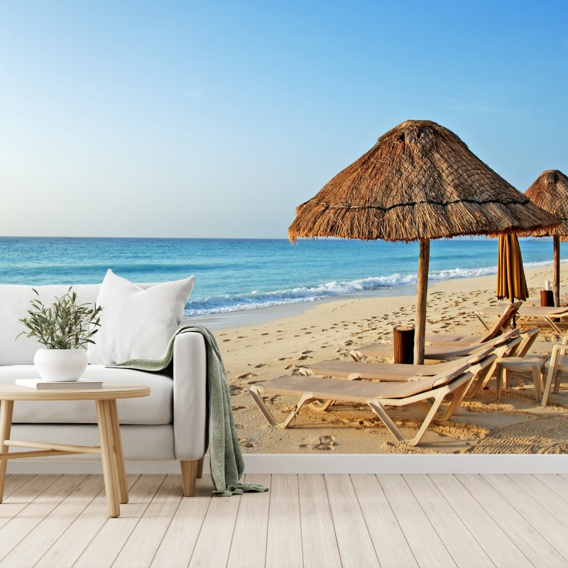 Carta da parati spiaggia tropicale con ombrelloni di paglia