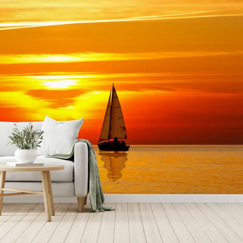 Carta da parati tramonto dorato sul mare con barca a vela