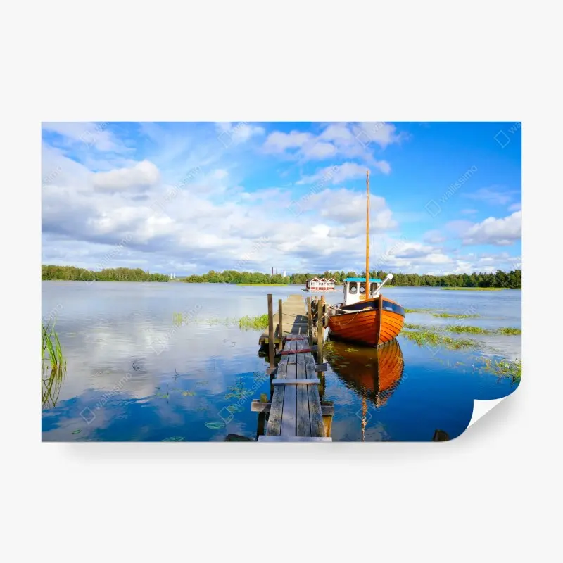 Carta da parati barca al pontile sul lago tranquillo