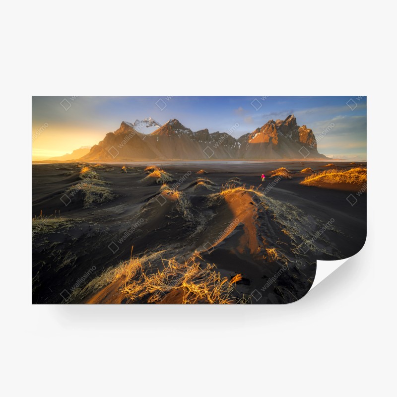 Carta da parati quiete dorata di Vestrahorn al tramonto