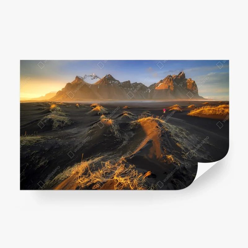 Carta da parati quiete dorata di Vestrahorn al tramonto