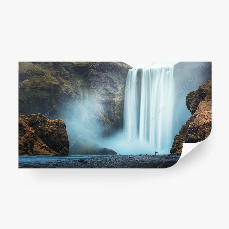 Carta da parati maestosa cascata in paesaggio selvaggio