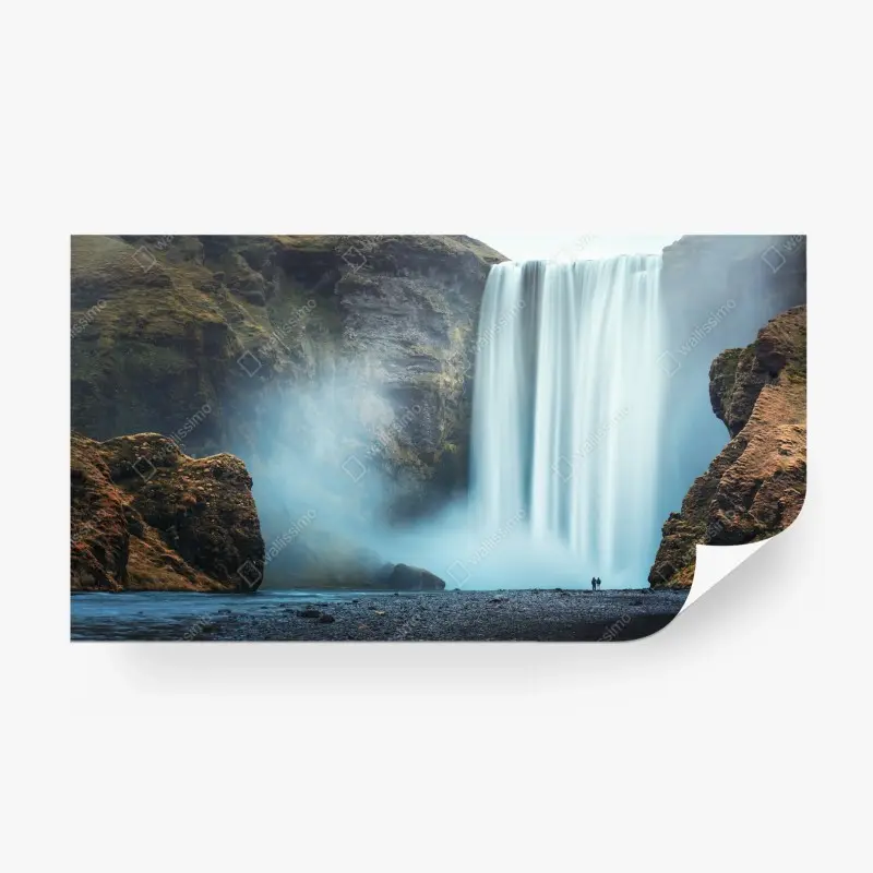 Carta da parati maestosa cascata in paesaggio selvaggio