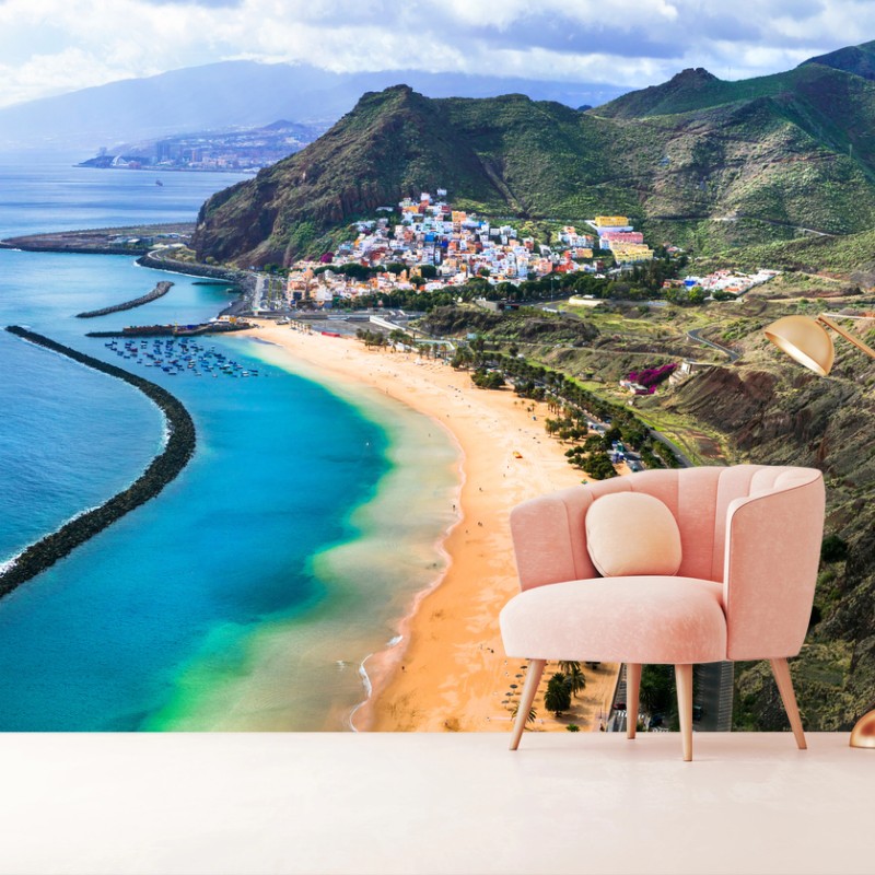 Carta da parati panorama costiero turchese con spiaggia e villaggio