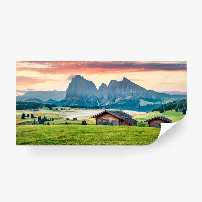 Carta da parati alba sull'Alpe di Siusi: silenzio delle baite sulle Dolomiti