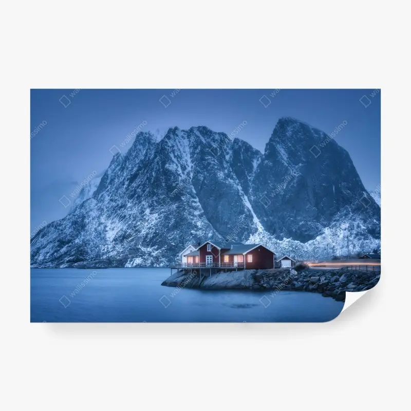 Carta da parati rifugio rosso sul fiordo innevato