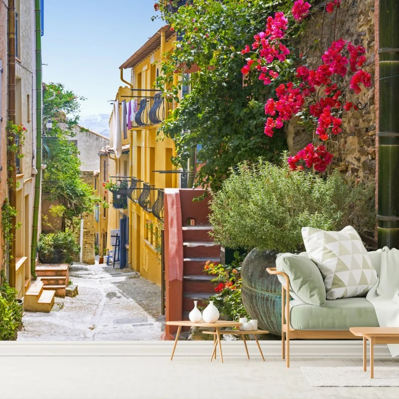 Carta da parati scorcio fiorito nel borgo colorato