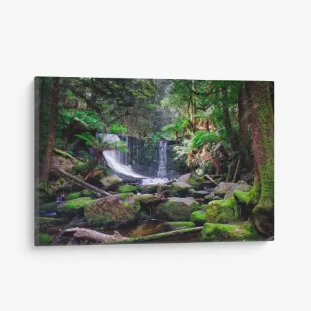 Quadro su tela cascata nascosta nella foresta • Wallissimo®