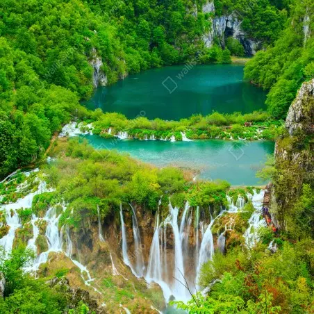Adesivo per finestra oasi di cascate e laghi verdi • Wallissimo®
